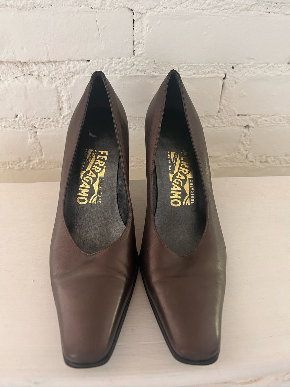 Authentic Ferragamo Bronze Leather Square Toe Pumps
Size: 7
GUC
